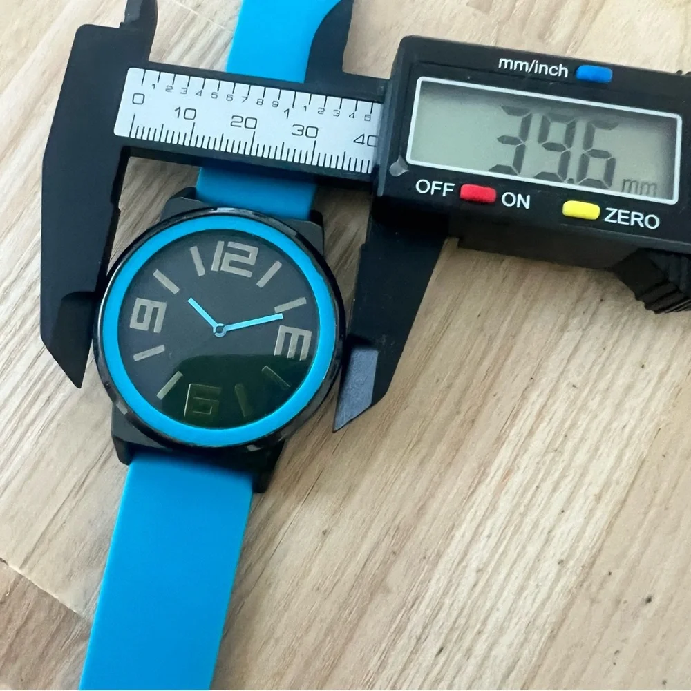 Unbranded blue and black watch NEW BATTERY